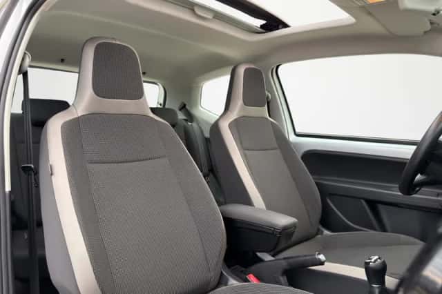 Volkswagen Up! (2014) thumbnail 3