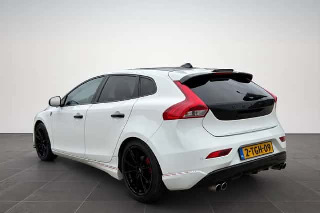 Volvo V40 (2014) thumbnail 2