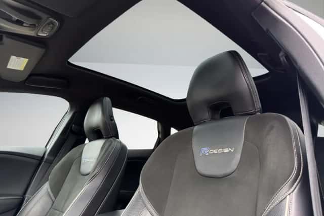 Volvo V40 (2014) thumbnail 3