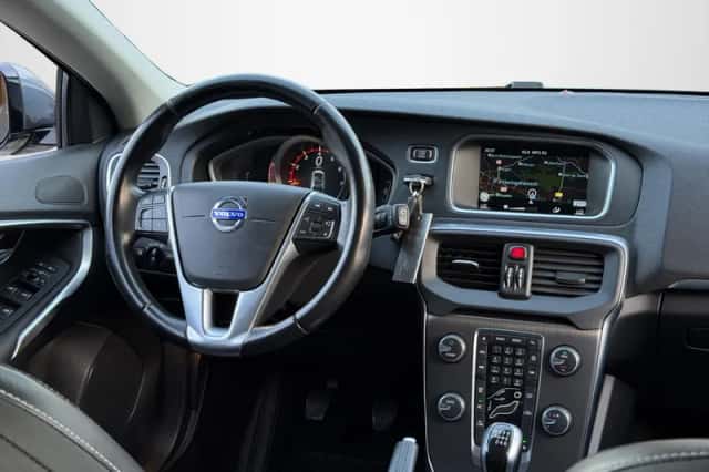 Volvo V40 (2014) thumbnail 2