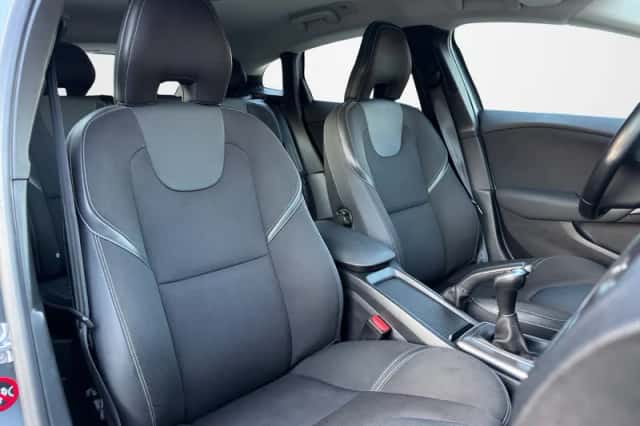 Volvo V40 (2014) thumbnail 3