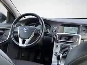 Volvo V60 (2017) thumbnail 4