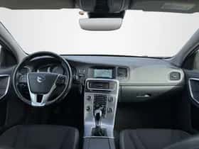Volvo V60 (2017) thumbnail 5