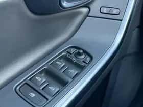 Volvo V60 (2013) thumbnail 9