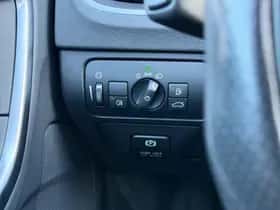 Volvo V60 (2013) thumbnail 10