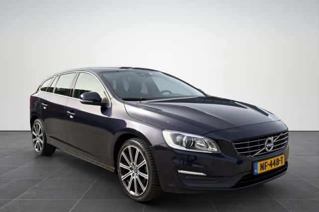 Volvo V60 (2017) thumbnail 1