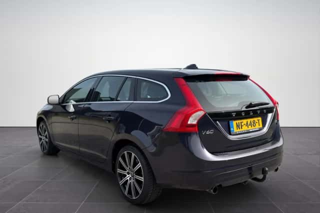 Volvo V60 (2017) thumbnail 2