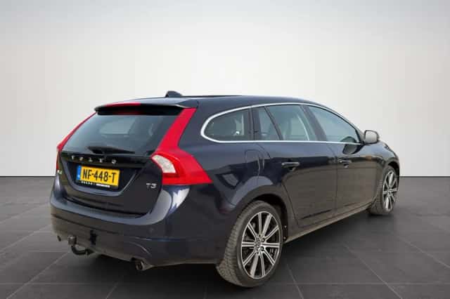 Volvo V60 (2017) thumbnail 5