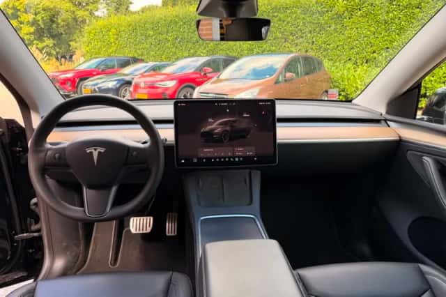 Tesla Model Y (2022) thumbnail 3