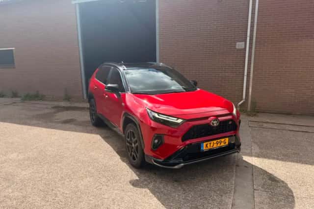 Toyota RAV4 (2025) thumbnail 2