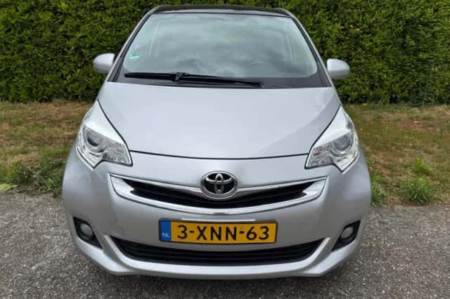 Toyota Verso-S (2014) thumbnail 2