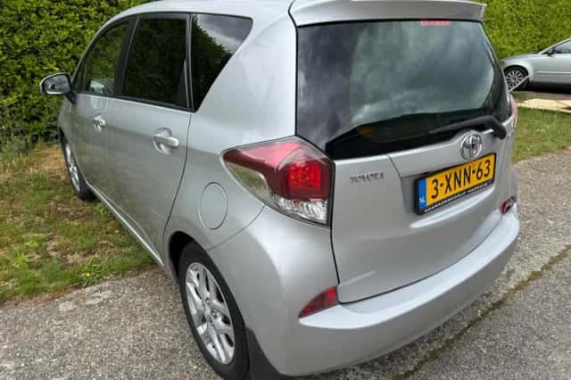 Toyota Verso-S (2014) thumbnail 6