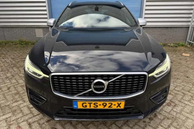 Volvo XC60 (2019) thumbnail 2