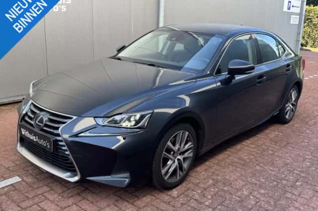 Lexus IS (2020) thumbnail 1