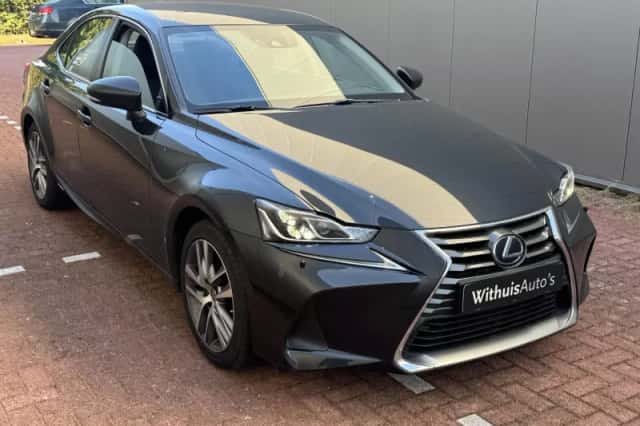 Lexus IS (2020) thumbnail 6