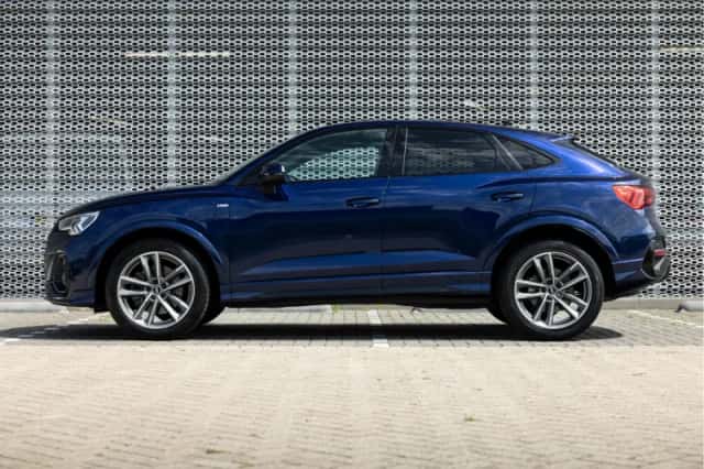 Audi Q3 (2021) thumbnail 3