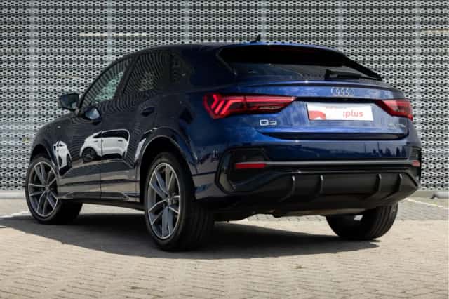 Audi Q3 (2021) thumbnail 4