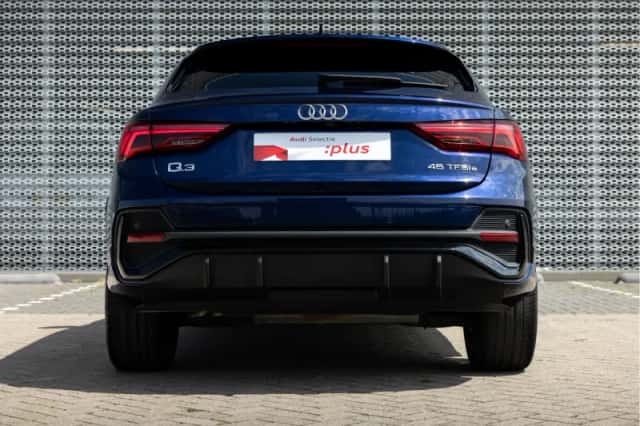 Audi Q3 (2021) thumbnail 6