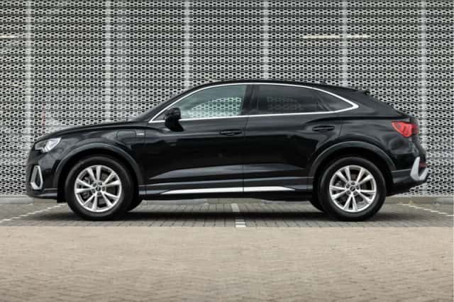 Audi Q3 (2022) thumbnail 3