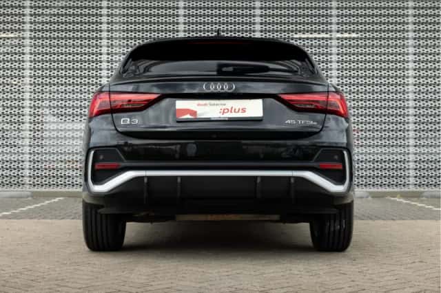 Audi Q3 (2022) thumbnail 6