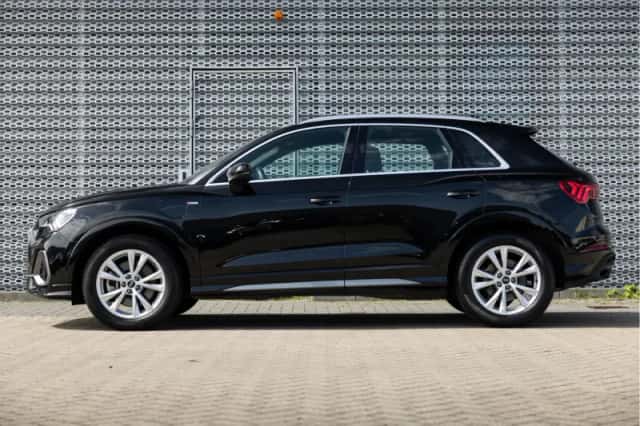 Audi Q3 (2022) thumbnail 3
