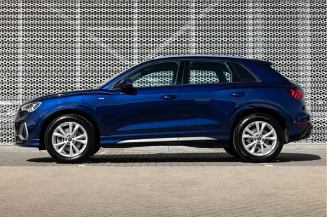 Audi Q3 (2022) thumbnail 3
