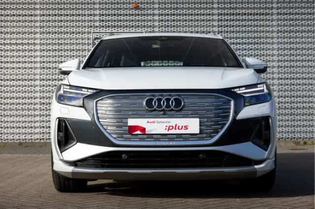 Audi Q4 e-tron (2024) thumbnail 2