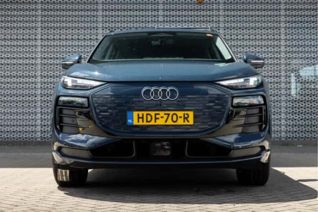Audi Q6 e-tron (2025) thumbnail 2