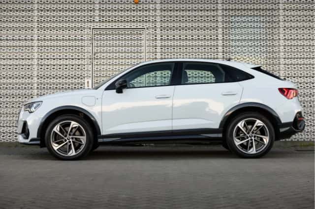 Audi Q3 (2021) thumbnail 3