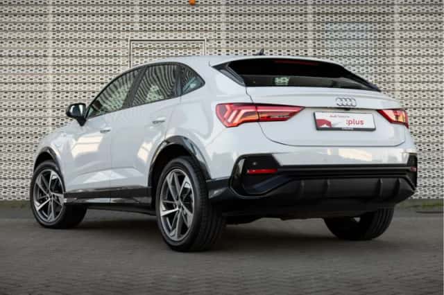 Audi Q3 (2021) thumbnail 4