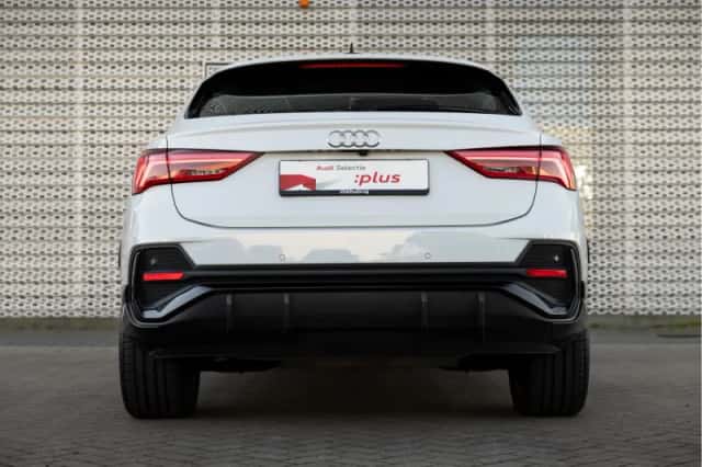Audi Q3 (2021) thumbnail 5