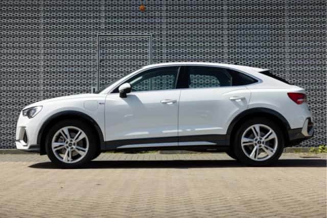 Audi Q3 (2022) thumbnail 3
