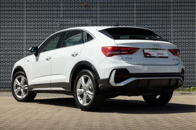 Audi Q3 (2022) thumbnail 4