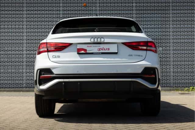 Audi Q3 (2022) thumbnail 6