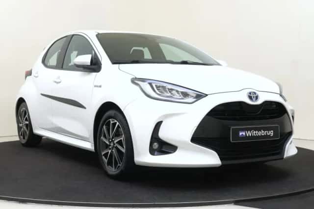 Toyota Yaris (2020) thumbnail 3