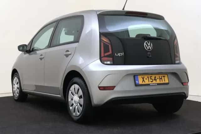 Volkswagen Up! (2023) thumbnail 4