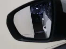 Peugeot 3008 (2019) thumbnail 27