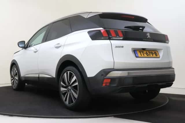 Peugeot 3008 (2018) thumbnail 4