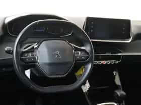 Peugeot 2008 (2020) thumbnail 6