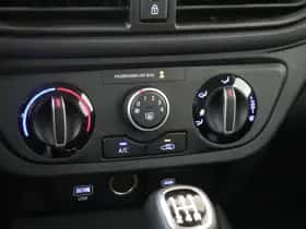 Hyundai i10 (2024) thumbnail 18