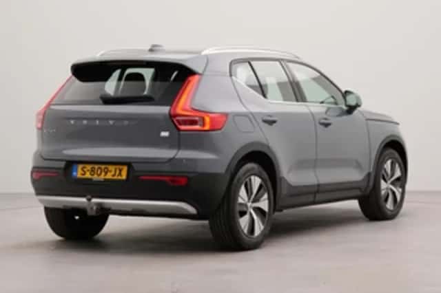 Volvo XC40 (2023) thumbnail 2