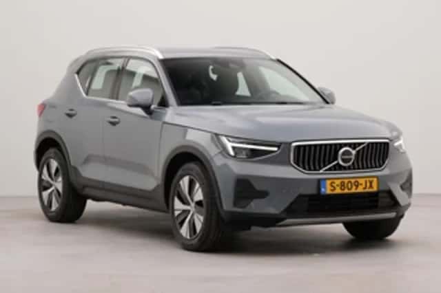 Volvo XC40 (2023) thumbnail 3