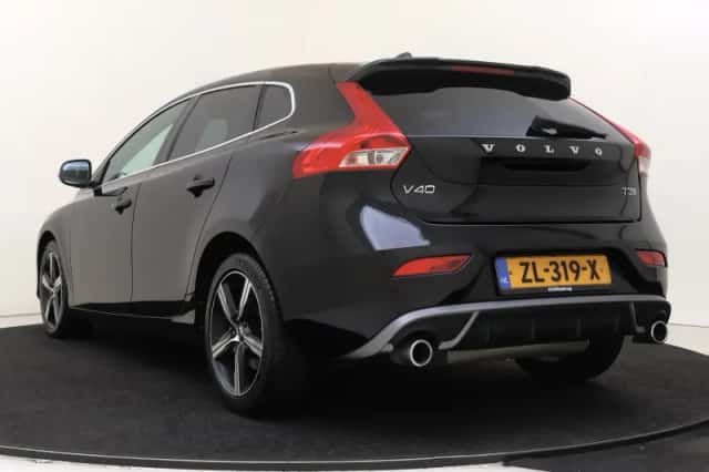 Volvo V40 (2019) thumbnail 3