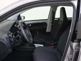 Volkswagen Up! (2023) thumbnail 10