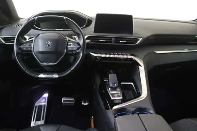 Peugeot 3008 (2018) thumbnail 5