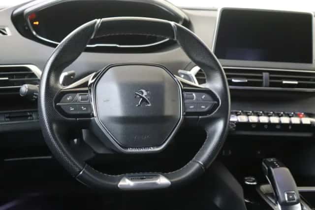Peugeot 3008 (2018) thumbnail 6