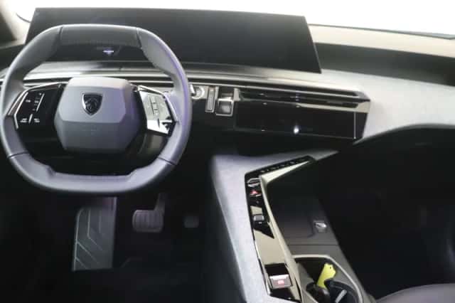 Peugeot e-3008 (2025) thumbnail 5