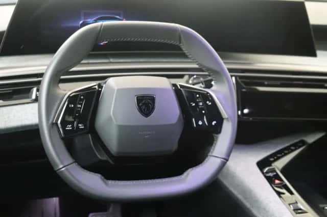 Peugeot e-3008 (2025) thumbnail 6