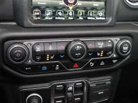 Jeep Wrangler (2024) thumbnail 24