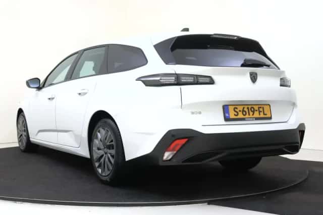 Peugeot 308 (2023) thumbnail 4